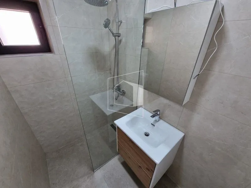 Sale, house, 400m², Tološi, Podgorica