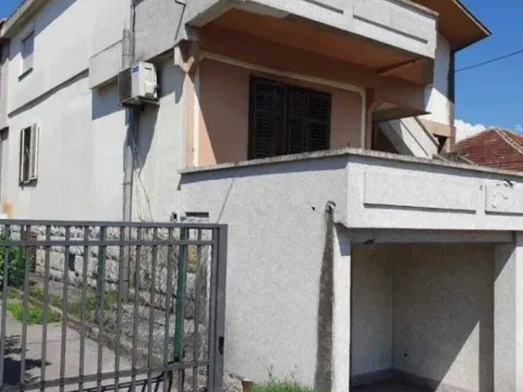 Prodaja, kuća, 266m², Blok 5, Podgorica - image 2