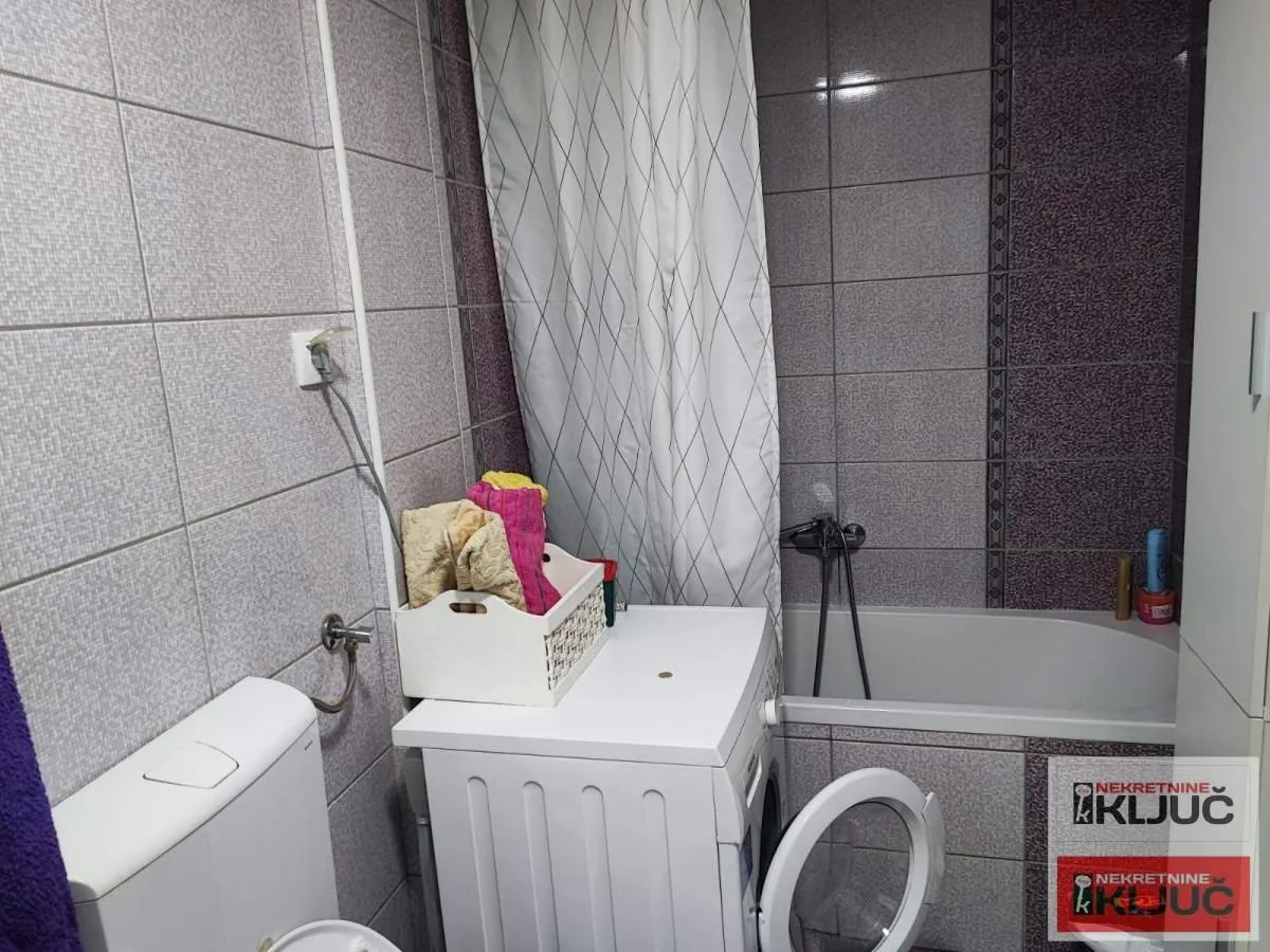 Prodaja, trosoban stan, 68m², Vidovdansko naselje, Novi Sad Sve Podlokacije