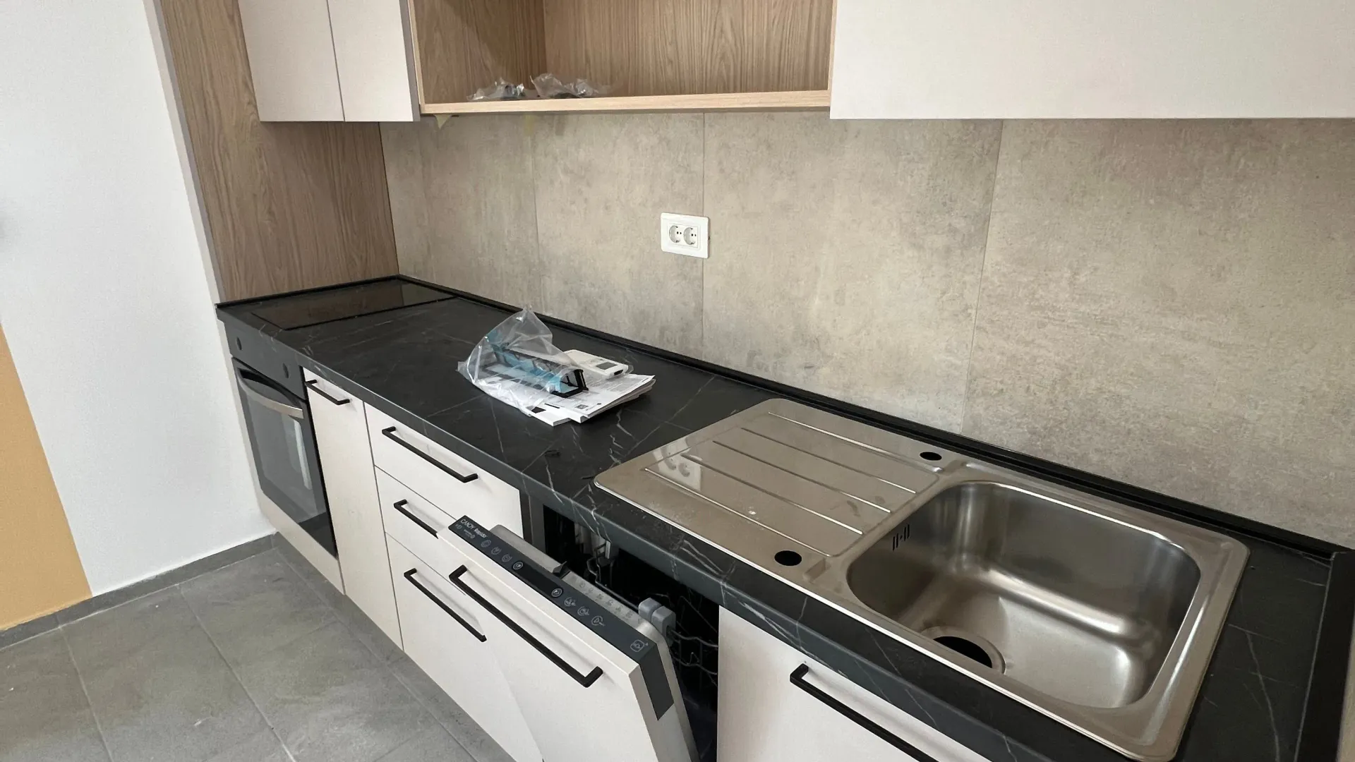 Izdavanje, dvosoban stan, 70m², Šušanj, Bar