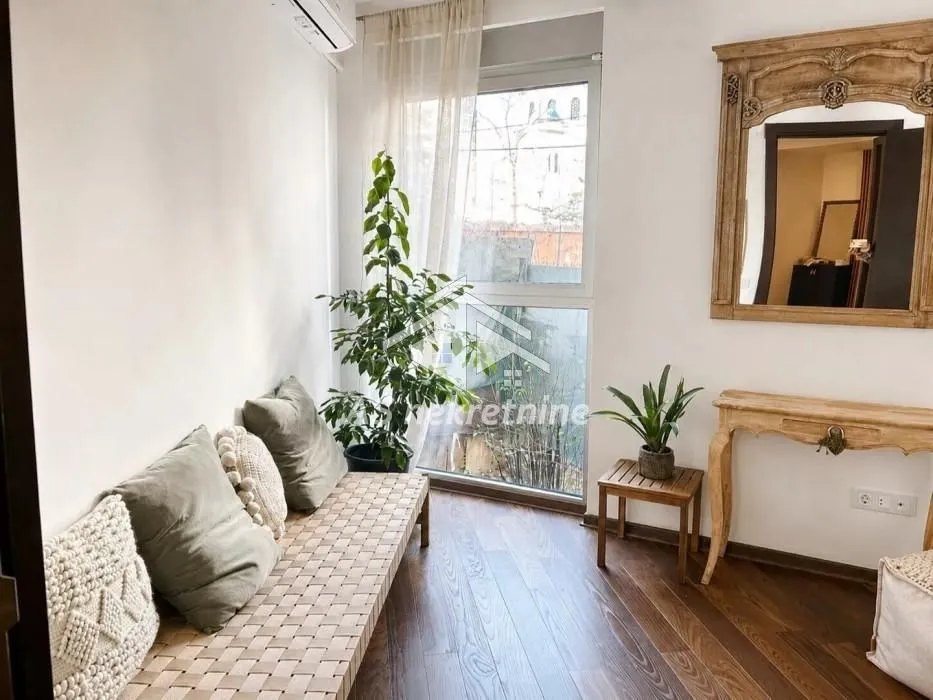 Izdavanje, četvorosoban stan, 160m², Vračar Hram, Vračar Sve Podlokacije