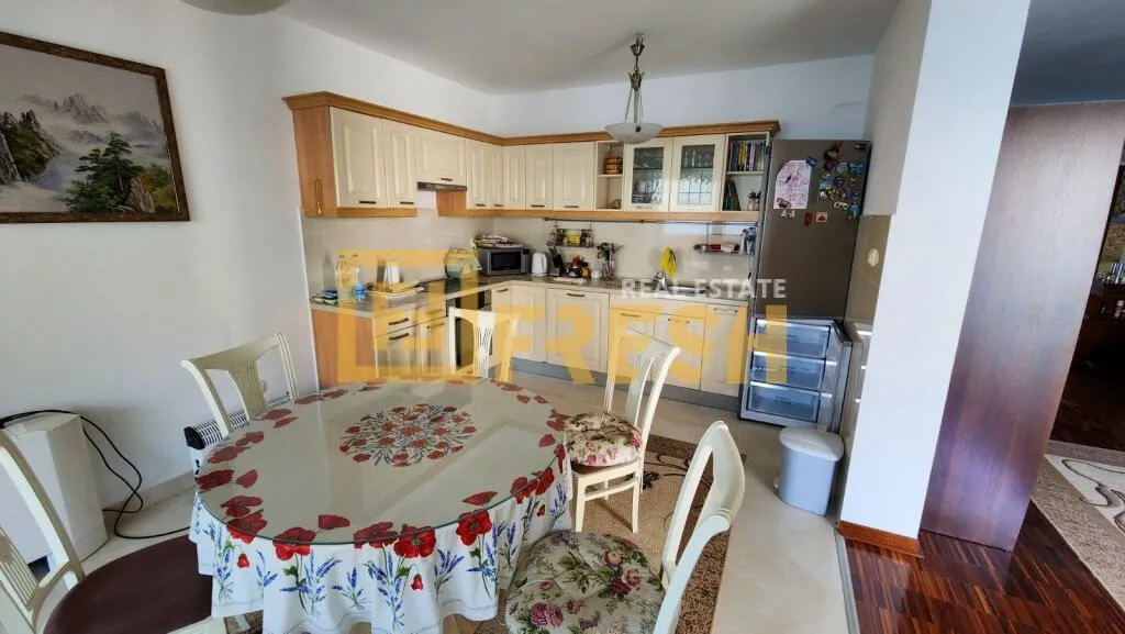 Prodaja, dvosoban stan, 102m², Kotor, Crna Gora