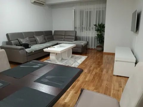 Izdavanje, jednosoban stan, 56m², City Kvart, Podgorica - image 13