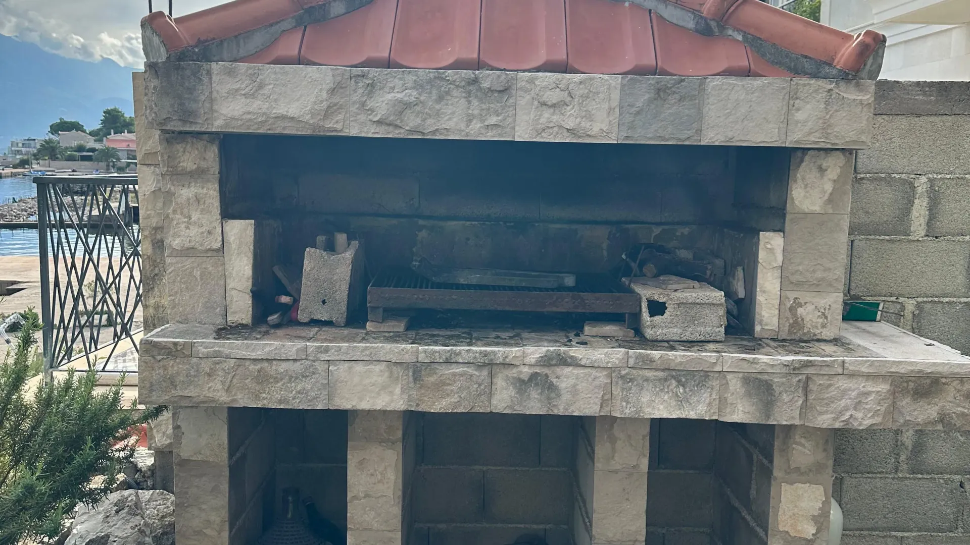 Izdavanje, kuća, 180m², Krašići, Tivat
