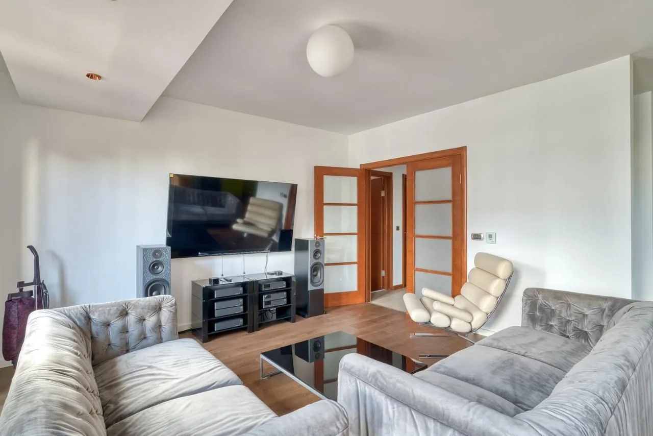 Izdavanje, dvosoban stan, 90m², Centar, Podgorica