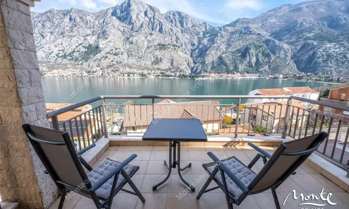 Prodaja, dvosoban stan, 73m², Muo, Kotor