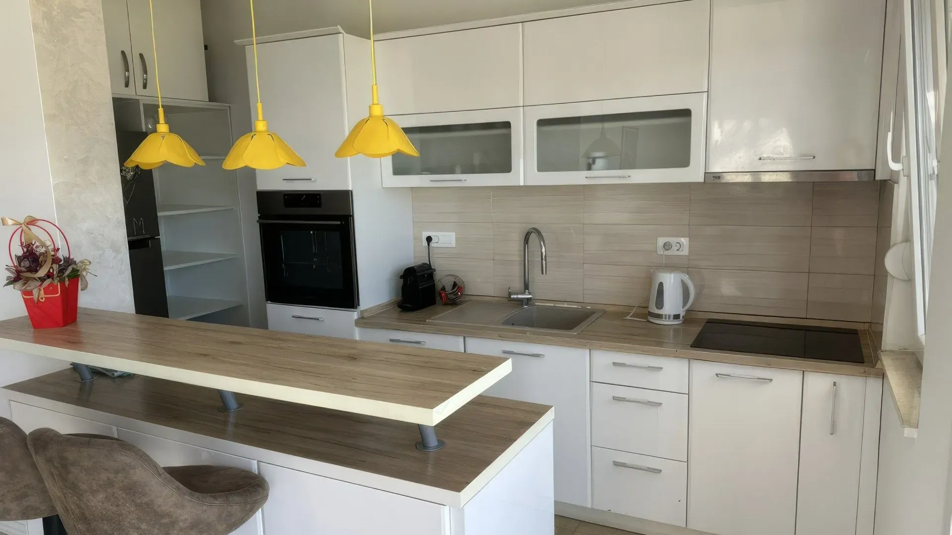 Izdavanje, trosoban stan, 120m², Kumbor, Herceg Novi