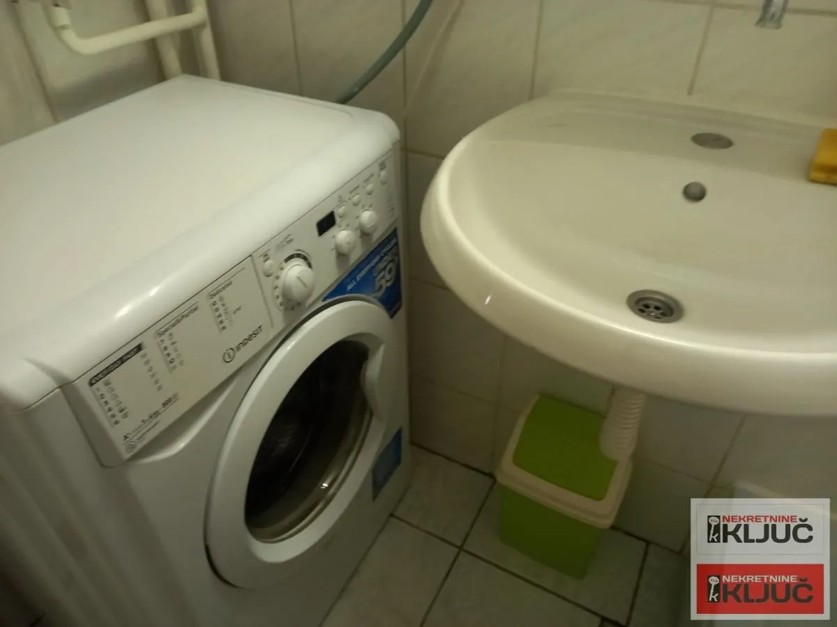 Izdavanje, dvosoban stan, 53m², Banatić, Novi Sad Sve Podlokacije