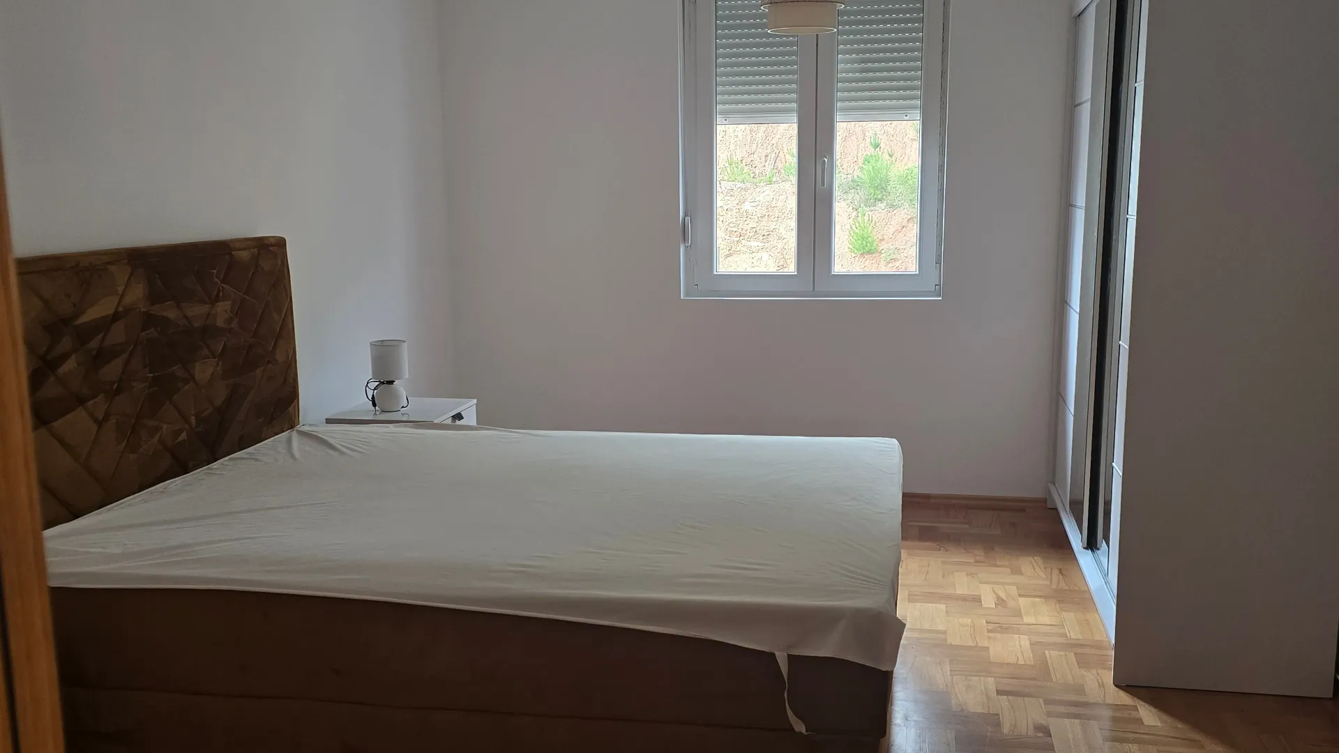Izdavanje, dvosoban stan, 72m², Dubovica, Budva