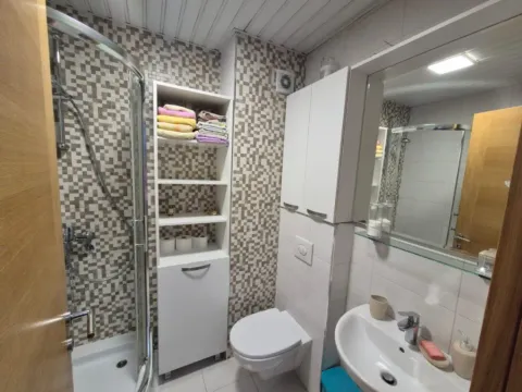 Izdavanje, jednosoban stan, 45m², City Kvart, Podgorica - image 8