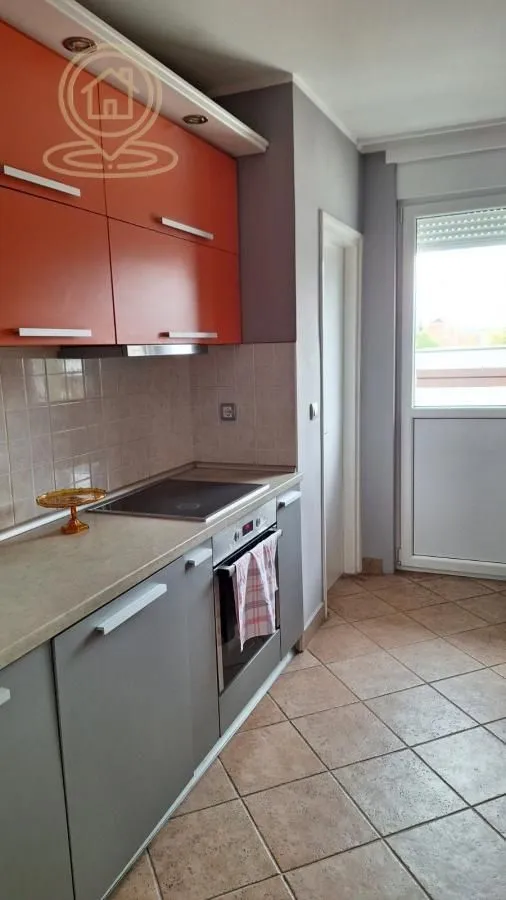 Izdavanje, trosoban stan, 78m², Stari grad, Novi Sad