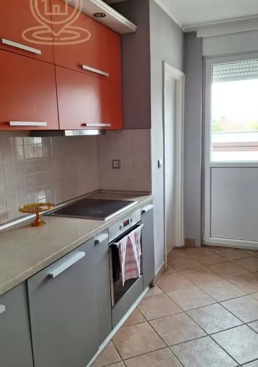 Izdavanje, trosoban stan, 78m², Stari grad, Novi Sad