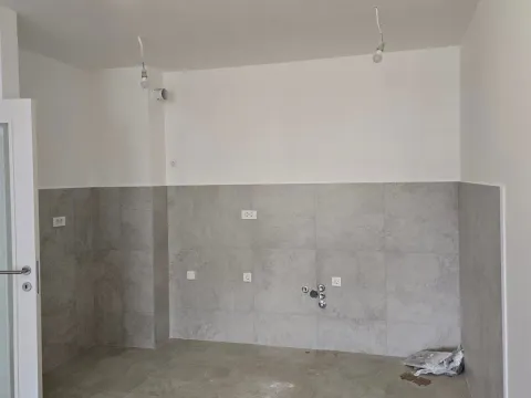 Izdavanje, dvosoban stan, 80m², Tološi, Podgorica - image 5