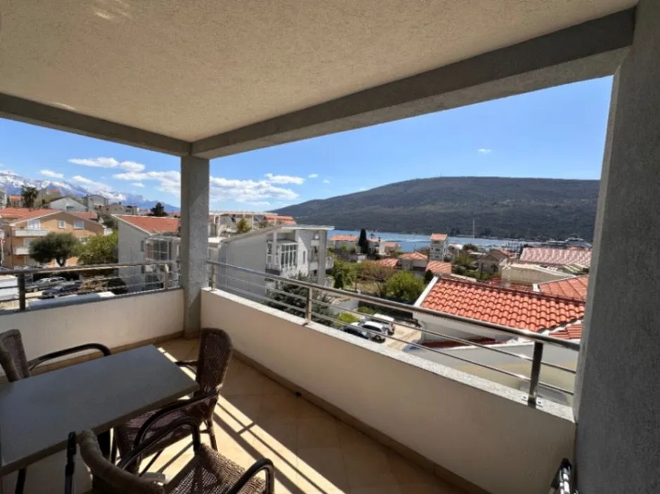 Izdavanje, jednosoban stan, 61m², Đenovići, Herceg Novi