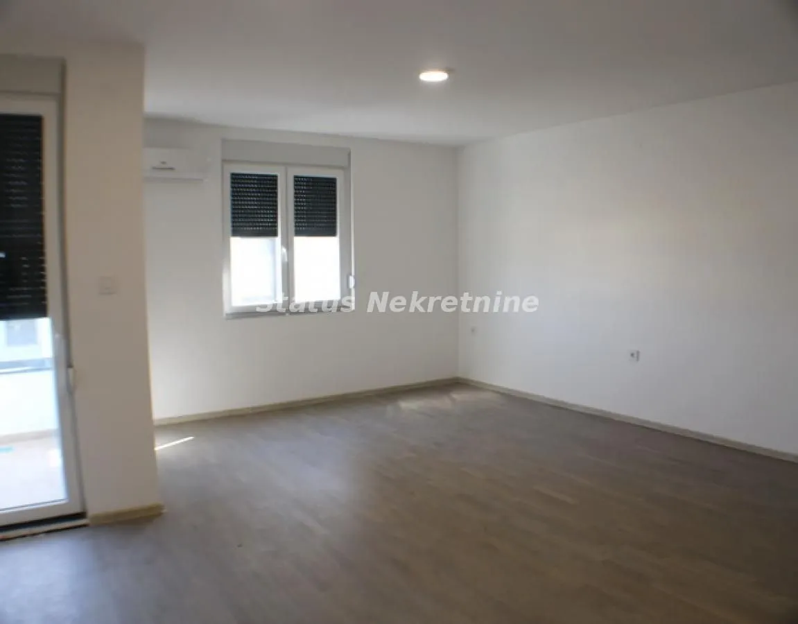 Prodaja, četvorosoban stan, 78m², Petrovaradin, Novi Sad
