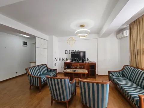 Izdavanje, trosoban stan, 110m², Centar, Bar - image 16