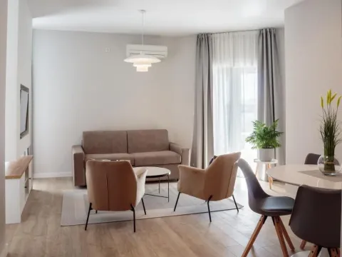 Izdavanje, dvosoban stan, 80m², Tivat, Crna Gora - image 10