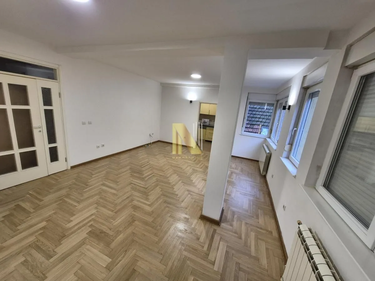 Izdavanje, četvorosoban stan, 89m², Socijalno, Novi Sad Sve Podlokacije
