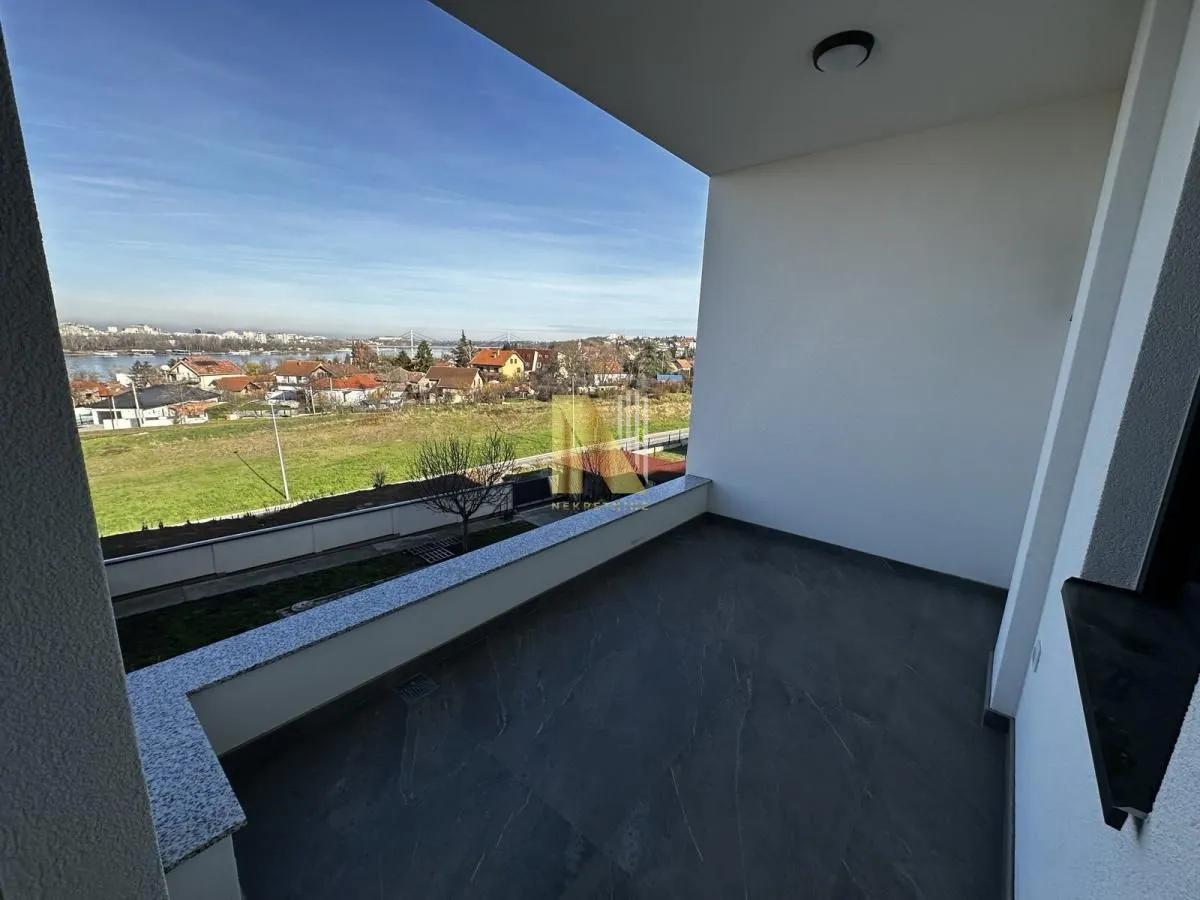 Prodaja, četvorosoban stan, 125m², Sremska Kamenica, Petrovaradin