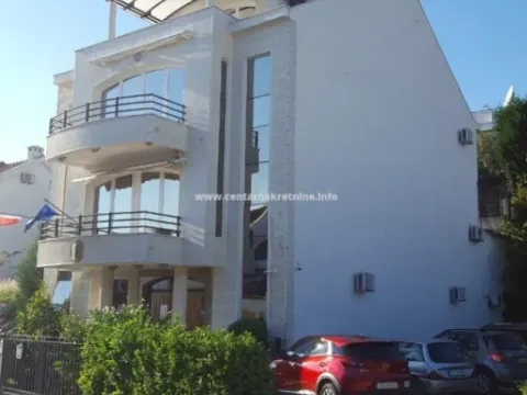 Izdavanje, kuća, 750m², Gorica C, Podgorica - image 2