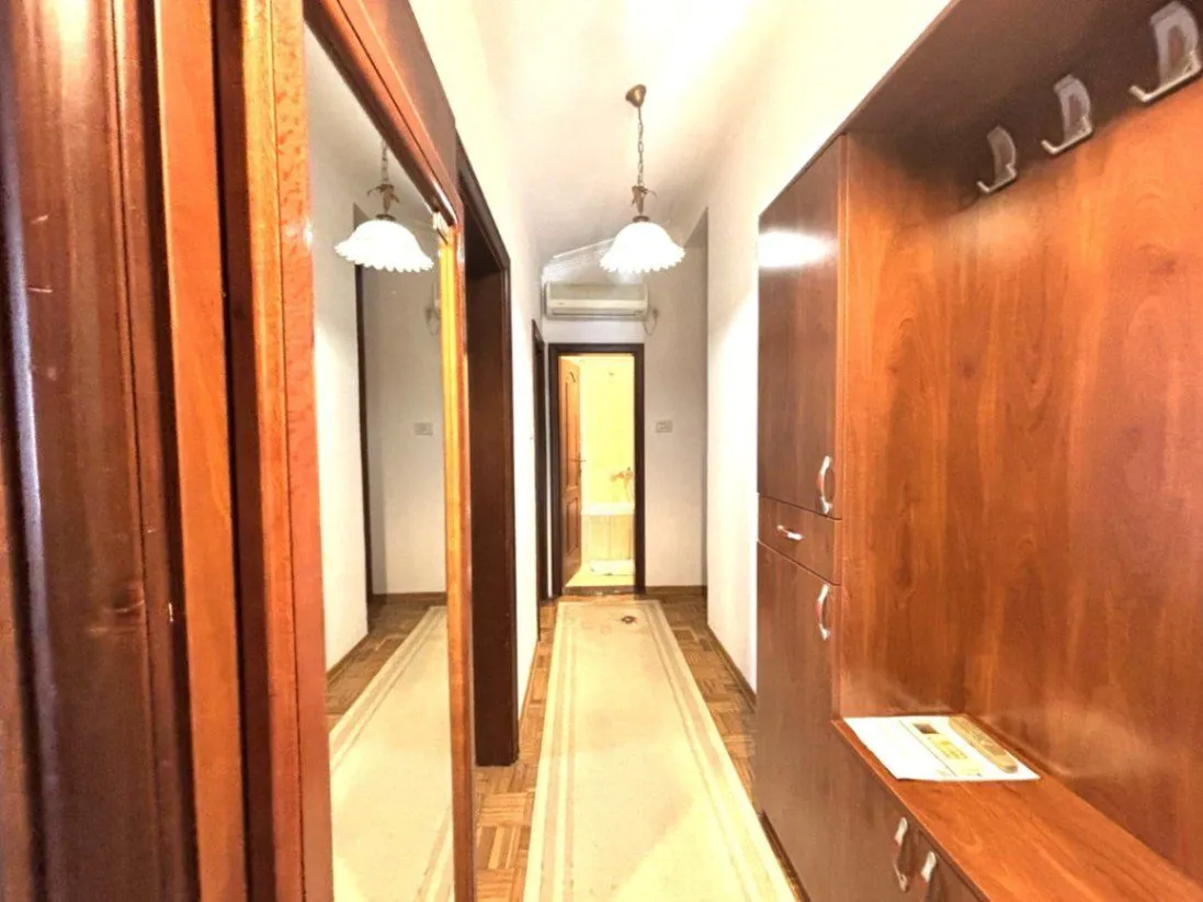 Prodaja, trosoban stan, 80m², Stari Aerodrom, Podgorica