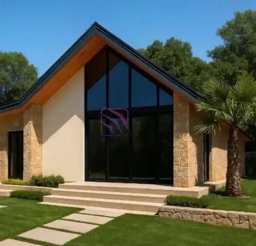 Eksterijer moderne kuće sa velikim staklenim površinama i uređenim dvorištem. - image 3