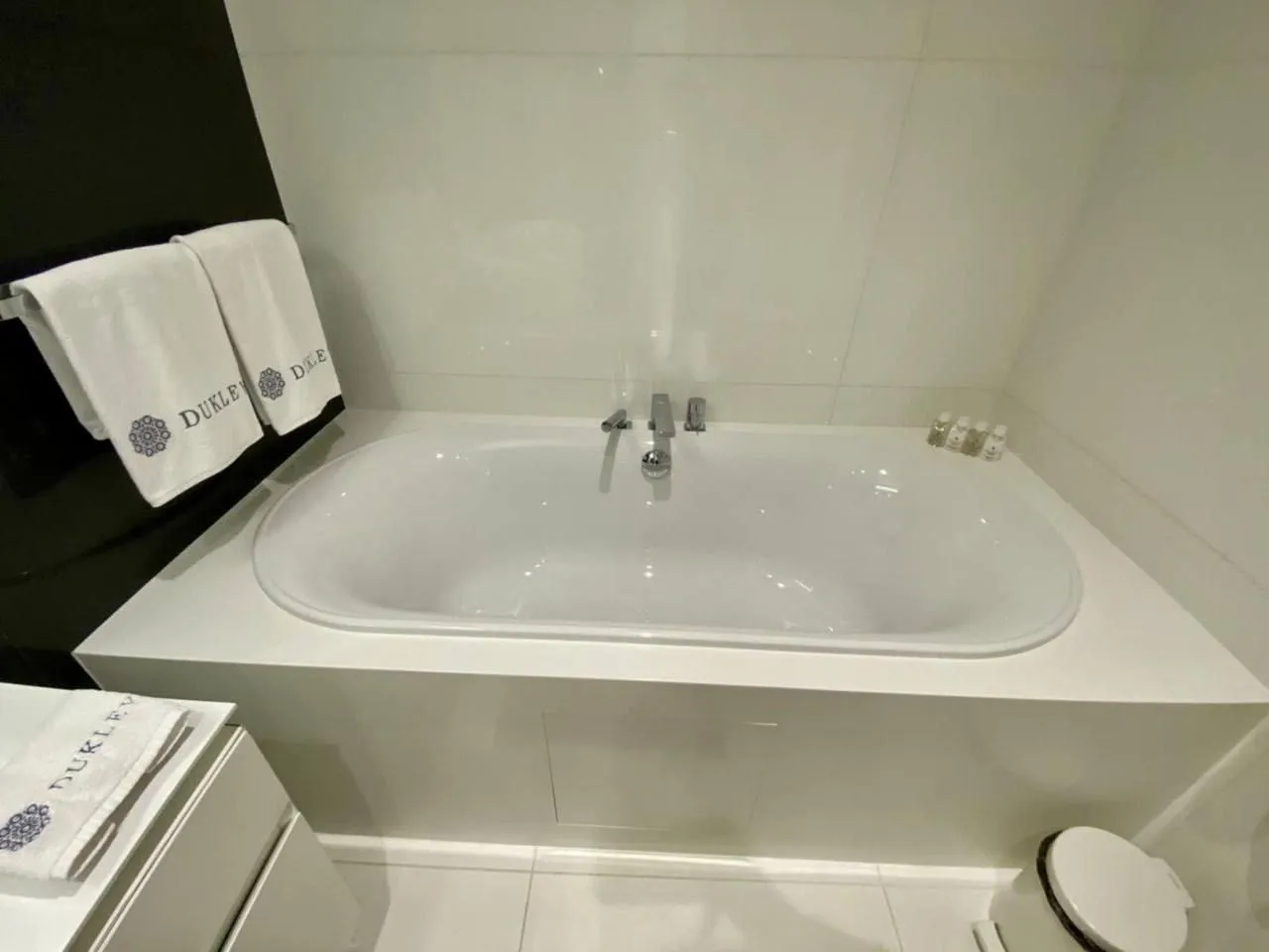 Sale, two bedroom apartment, 108m², Dukley Gardens, Budva