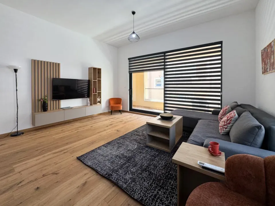Izdavanje, jednosoban stan, 65m², Škaljari, Kotor