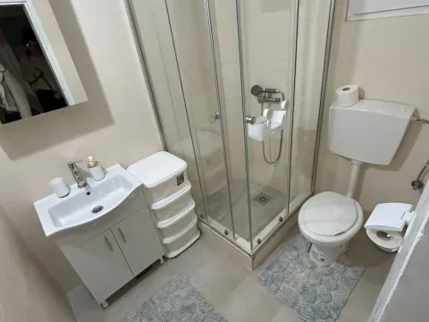 Izdavanje, kuća, 60m², Tološi, Podgorica - image 8