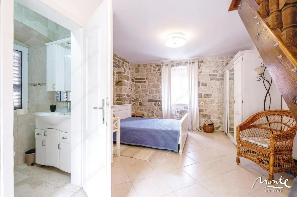 Sale, three bedroom apartment, 80m², Prčanj, Kotor