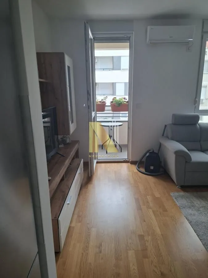 Izdavanje, jednosoban stan, 41m², Bulevar patrijarha Pavla, Novi Sad Sve Podlokacije