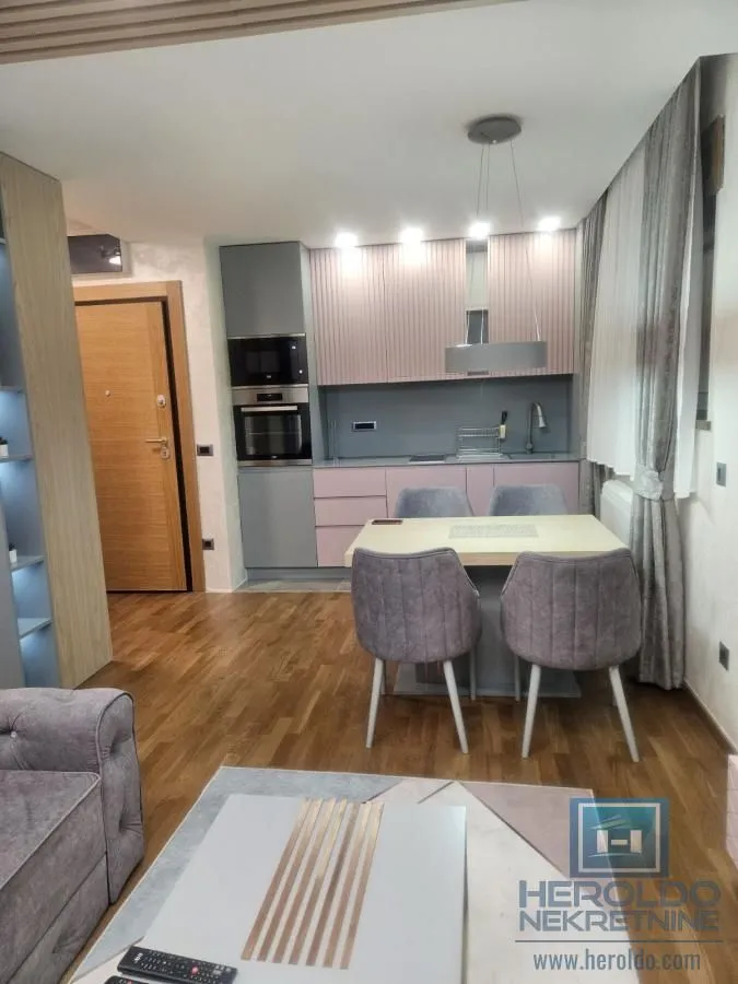 Prodaja, jednosoban stan, 46m², Centar, Zlatibor