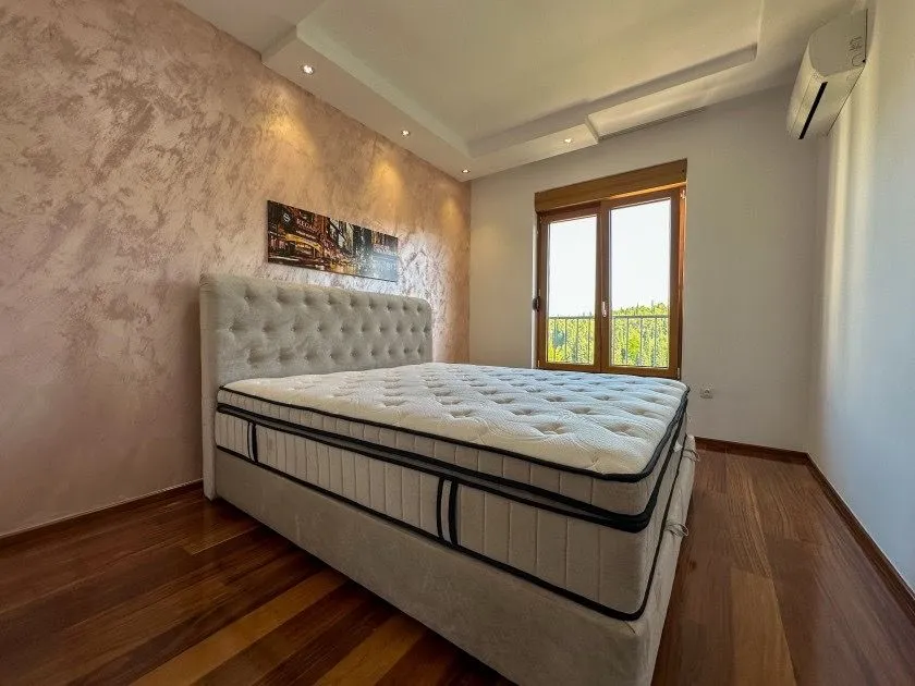 Rent, four bedroom apartment, 140m², Centar, Podgorica