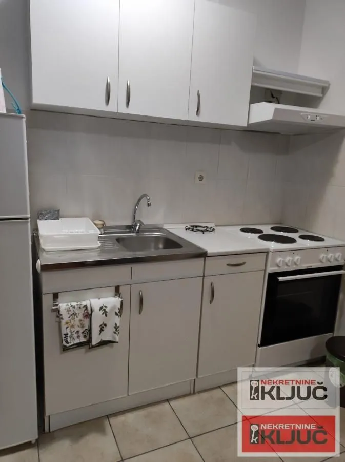 Izdavanje, garsonjera, 26m², Grbavica, Novi Sad Sve Podlokacije