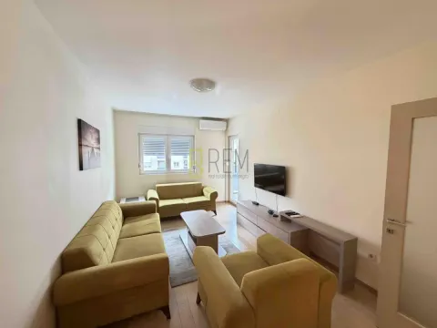 Izdavanje, dvosoban stan, 72m², City Kvart, Podgorica - image 1