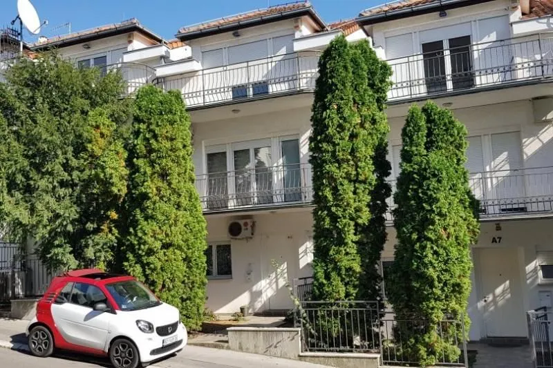Izdavanje, kuća, 310m², Savski Venac, Beograd
