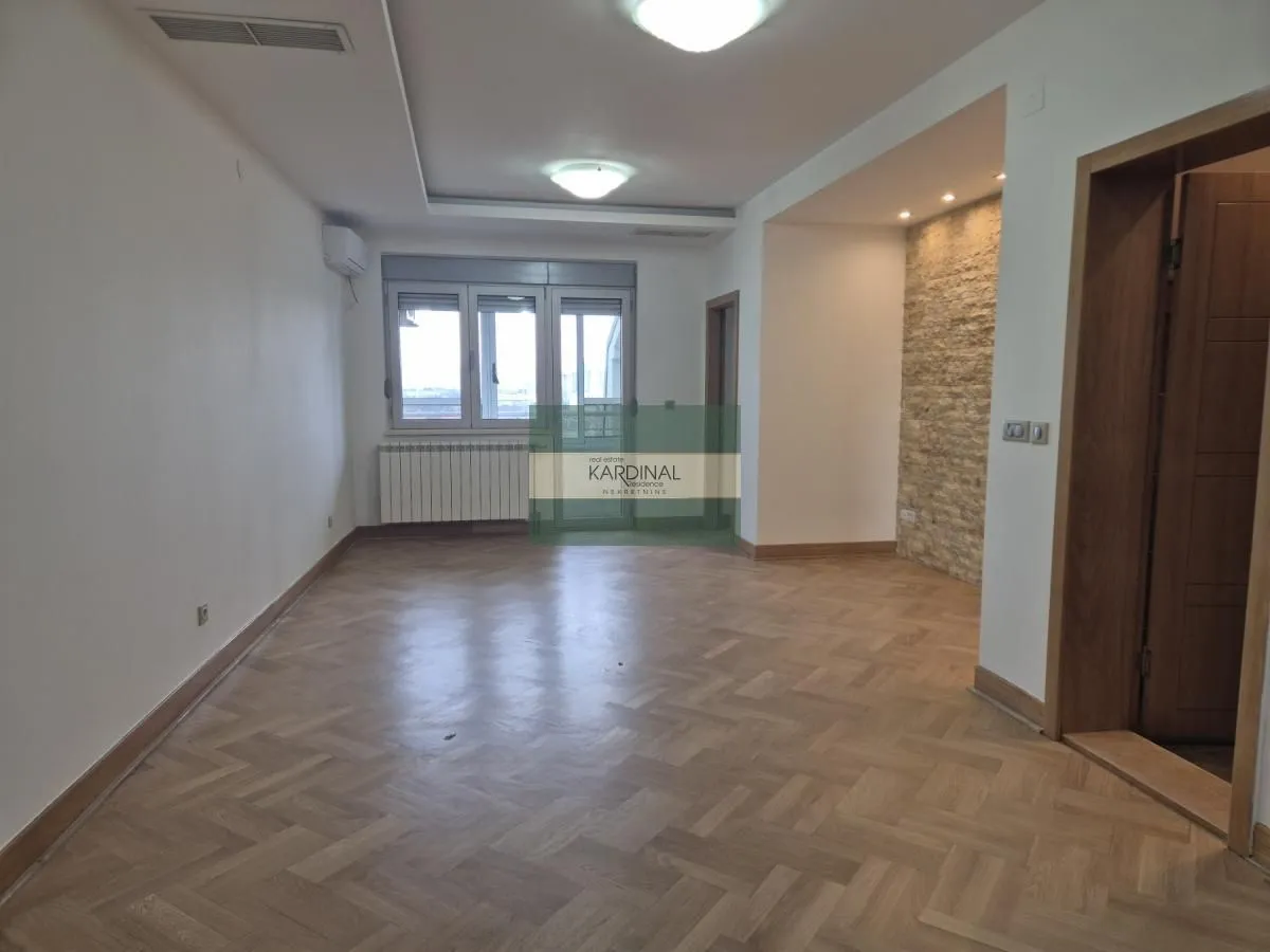 Prodaja, trosoban stan, 88m², Vašarište, Jagodina