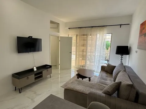 Rent, one bedroom apartment, 38m², Budva, Crna Gora - image 6