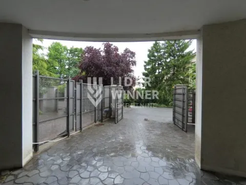 Izdavanje, kuća, 459m², Savski Venac, Beograd - image 18