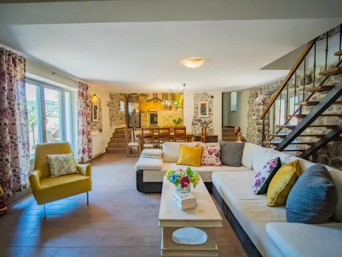 Rent, house, 160m², Tivat, Crna Gora - image 4