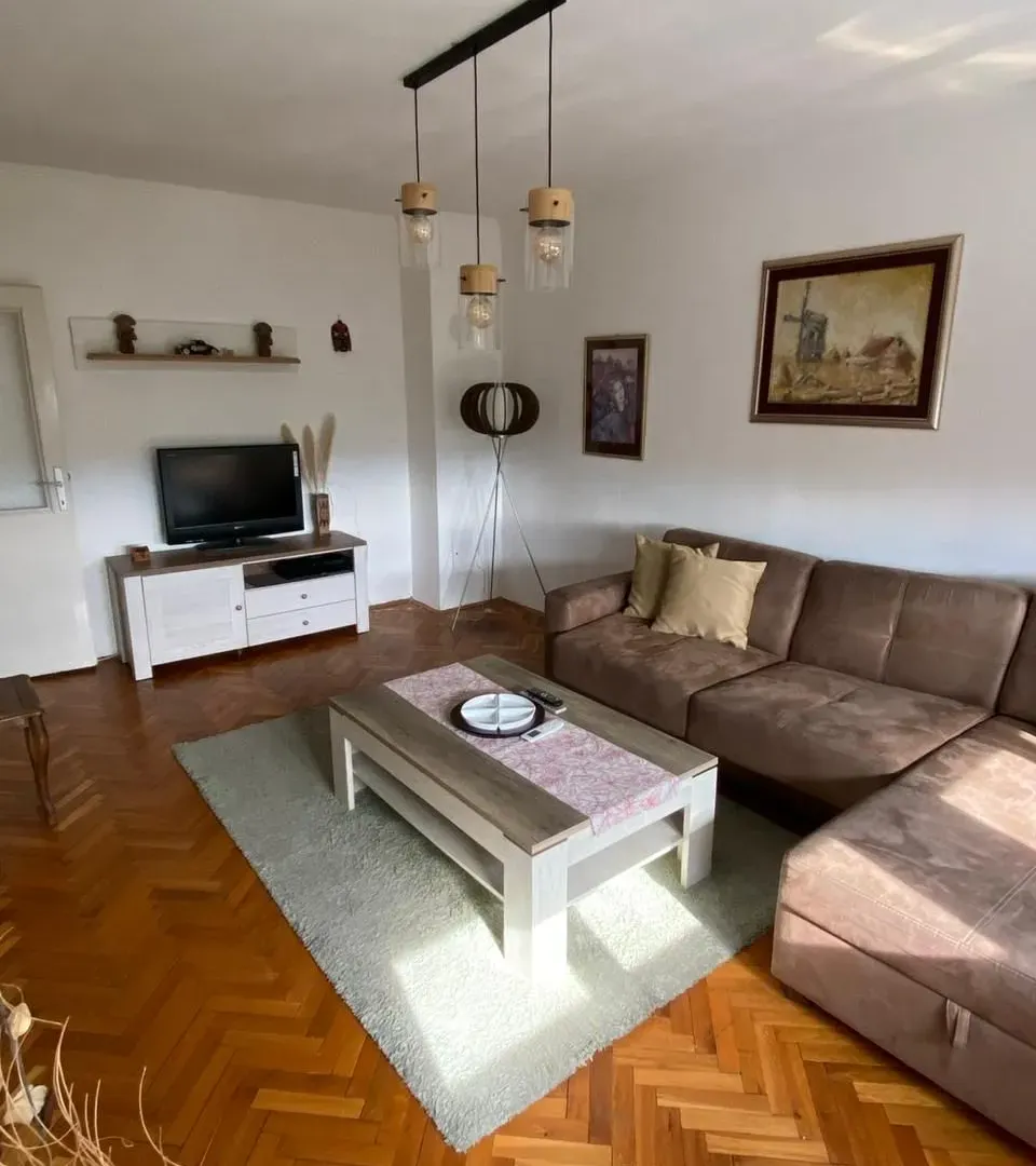 Izdavanje, dvosoban stan, 80m², Zabjelo, Podgorica