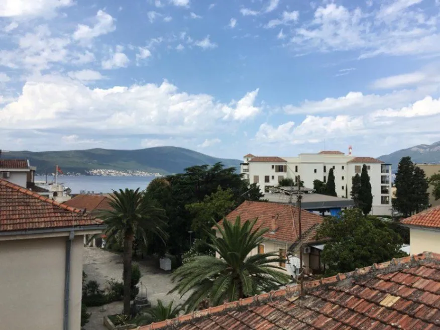 Prodaja, trosoban stan, 99m², Centar, Tivat