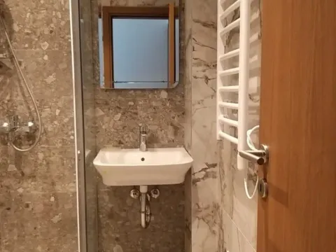 Izdavanje, jednosoban stan, 42m², Centar, Budva - image 4