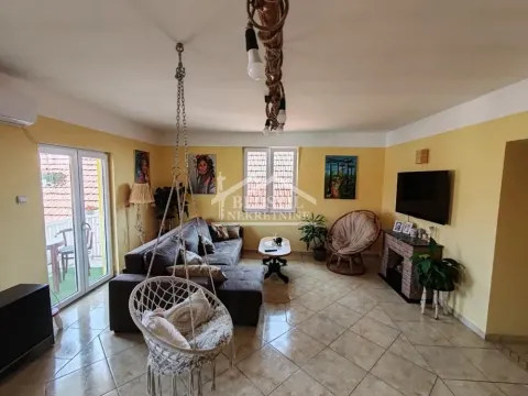 Sale, house, 221m², Ruma, Srbija - image 1