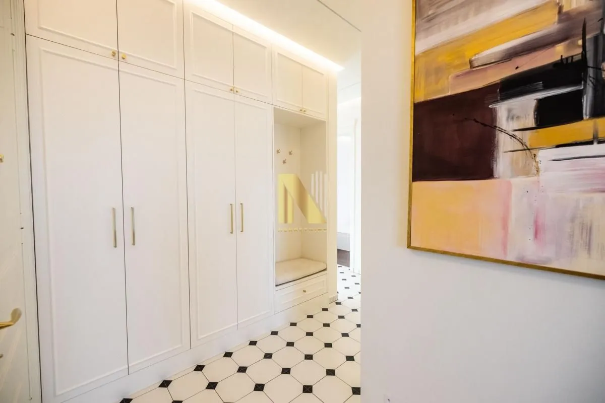 Izdavanje, četvorosoban stan, 116m², Novi Sad, Srbija