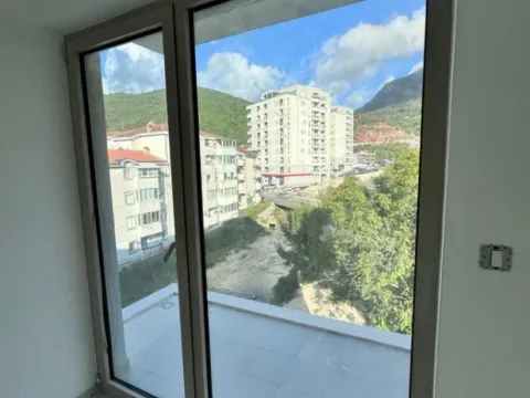 Prodaja, trosoban stan, 105m², Budva, Crna Gora