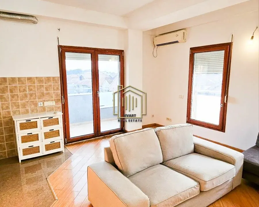 Izdavanje, dvosoban stan, 64m², Stari Aerodrom, Podgorica