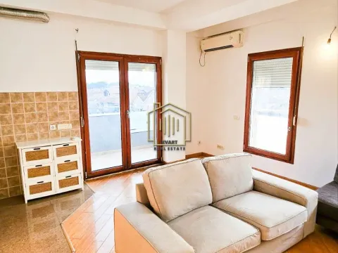 Izdavanje, dvosoban stan, 64m², Stari Aerodrom, Podgorica