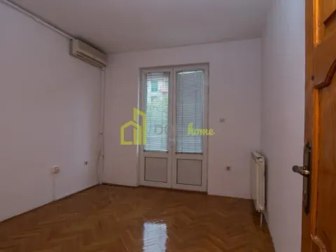 Izdavanje, kuća, 400m², Momišići, Podgorica - image 23