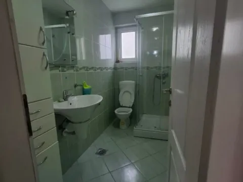Izdavanje, dvosoban stan, 67m², Škaljari, Kotor - image 7